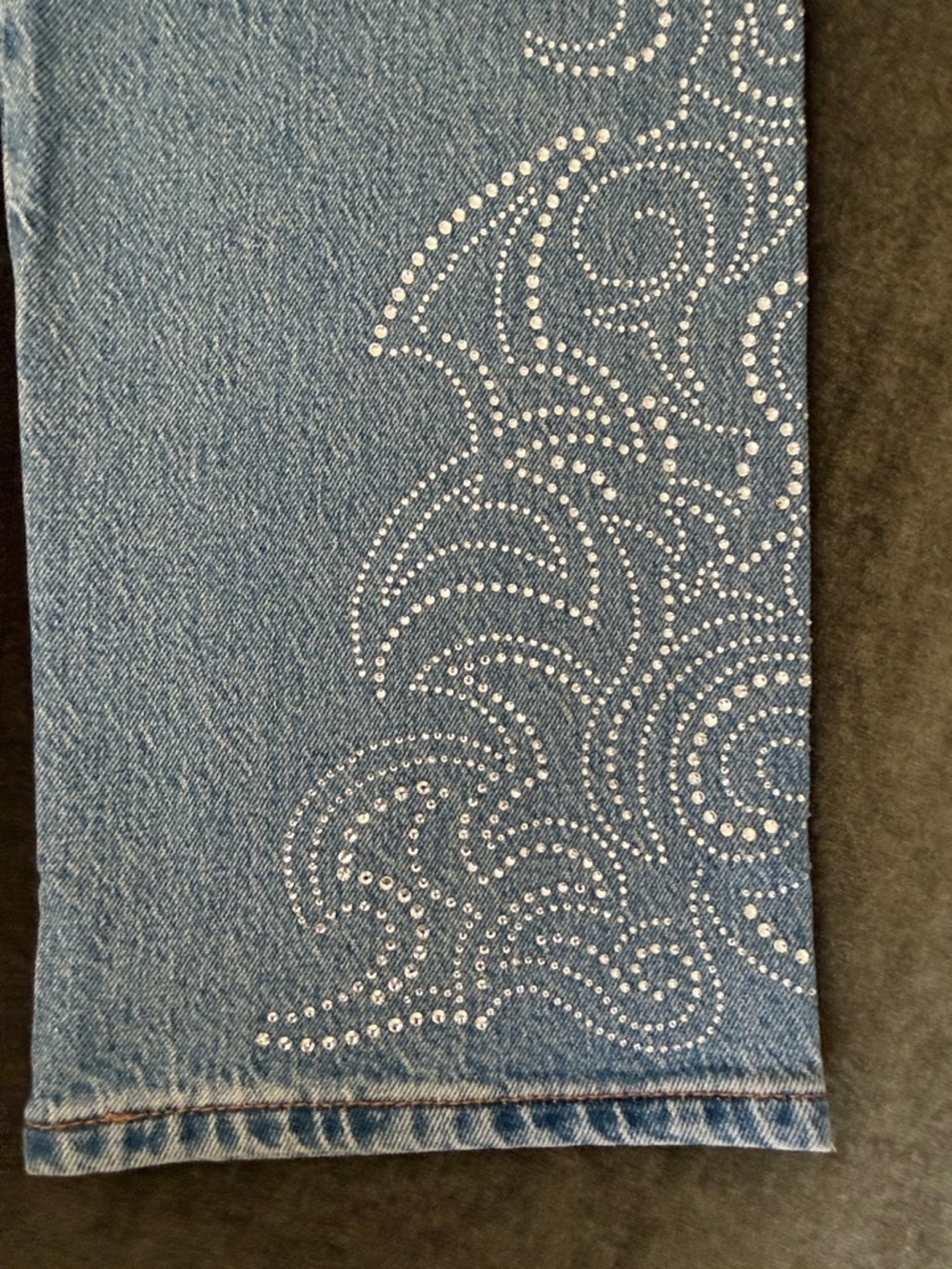 Beyoncé x Levi's Jeans with Rhinestone Swirls - Picture 11 of 13